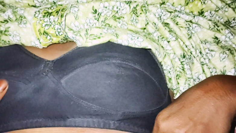 Sania: Květinové sexuální video Yasmin Sar, nevlastní dcera Mar Ali.