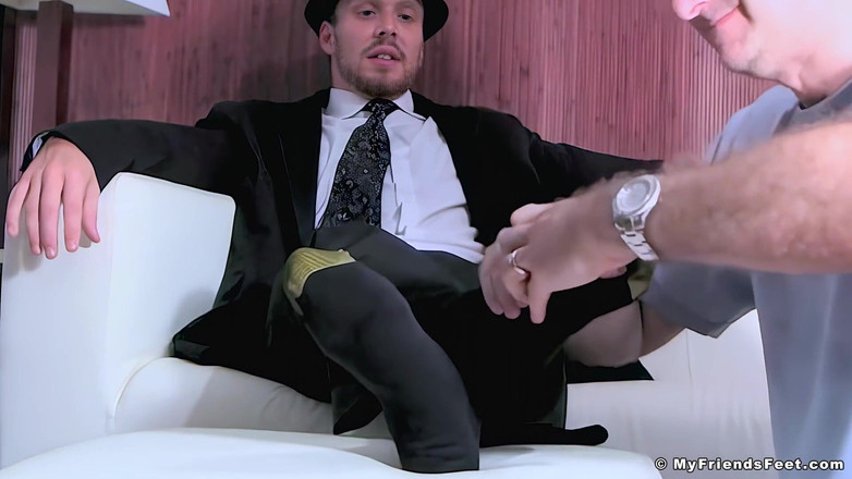 My friends feet: 6'3" Brit Cain's Size 14 Pés e Meias Adorados