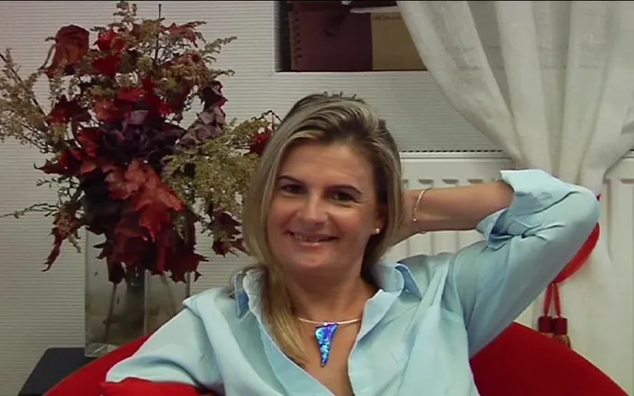 Monde Francais: Slutty French MILF Gets DP Before Huge Facials