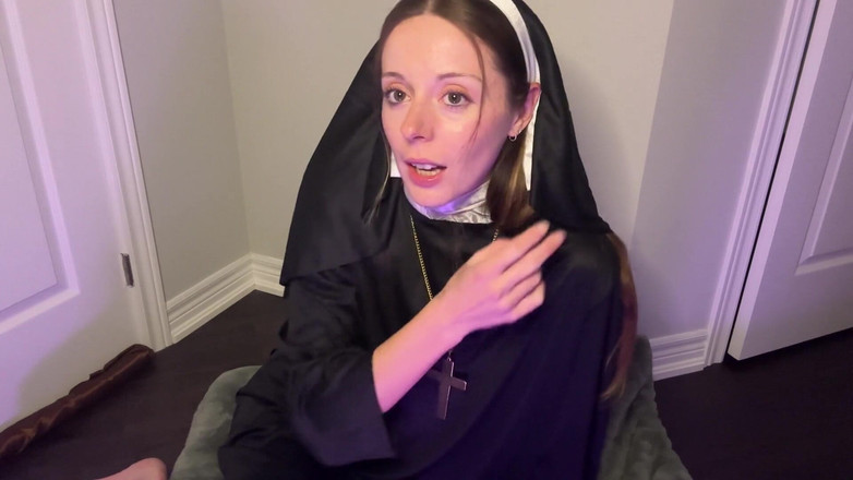 Nadia Foxx: Freira inocente esperando estar separada deste convento de elite tem...