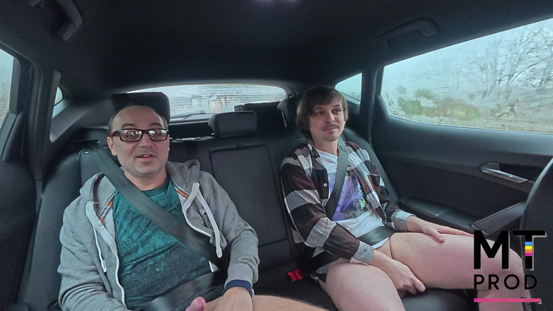 MT gay prod: Zwei heterosexuelle Typen lutschen sich gegenseitig und versuchen, hinten im...