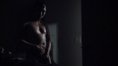 Bastian Kross: Suka banget muasin memekku pakai dim light!