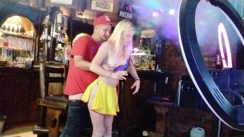 Bigjoefuckalott: Bătrân plictisitor și blondă excitată