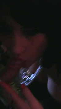 MiLF tettona sborra una troia va al sex club privato per spompinare un gruppo di ragazzi eccitati