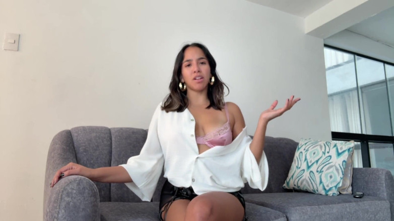 Goddess Alexa femdom: Vuoi essere esposto, ragazzo con le mutandine?