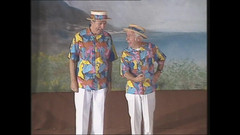 MMV films - The Original: Mladá dívka je podrobena třemi velkými ptáky, které dělají její...