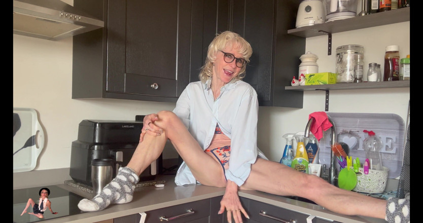 Deeliteful Jacy: Faccende in cucina