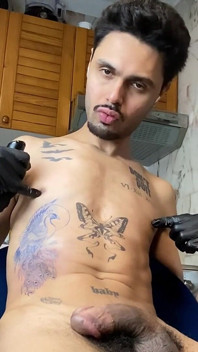 I Went to Get a Tattoo, Got a Hard Cock and Jerked off Until I Came