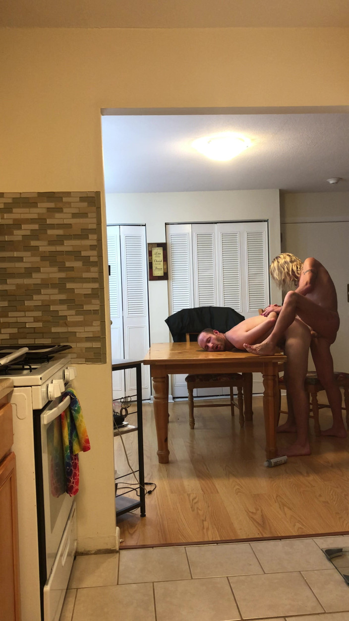 Jake Grand the man: TS Becki Bottomz Šukání muže na stole