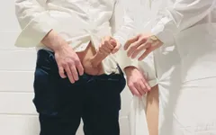 Một y tá thực sự đã giúp khách hàng thu thập tinh trùng để phân tích