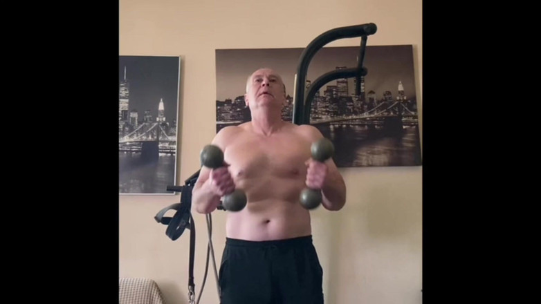 Alex Igogo: 手淫与健身