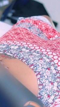 Tattoed सेक्सी बेब स्कूली छात्रा की कक्षा के बाद मिशनरी में चुदाई
