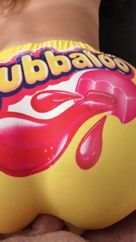 Šukání holky s velkým zadkem v Bubbaloo Kraťasech