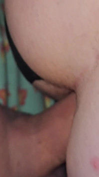 Sesso anale e cazzo grasso (orgasmo femminile e sborra dentro anale) fa pipì da un orgasmo forte