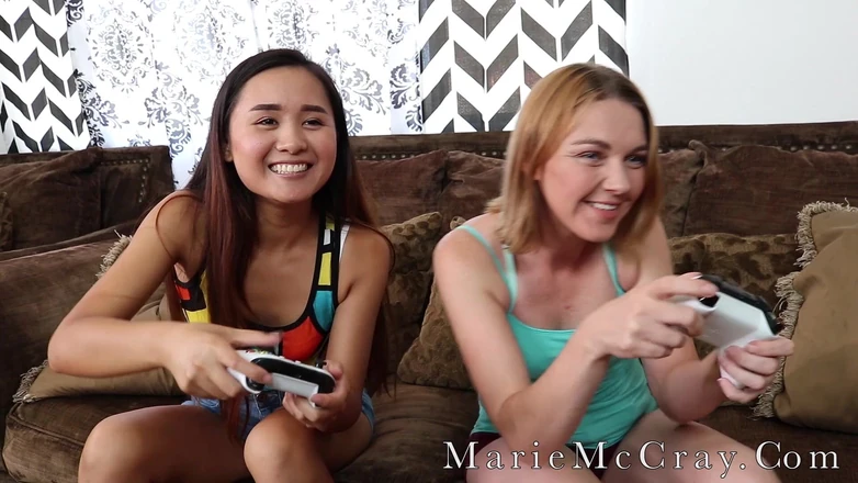Marie McCray: Lesbian Gamer - Elle Voneva &amp; Marie Mccray