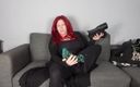 Deanna deadly: Bottes puantes et chaussettes reniflent un coaching masturbatoire pour un...