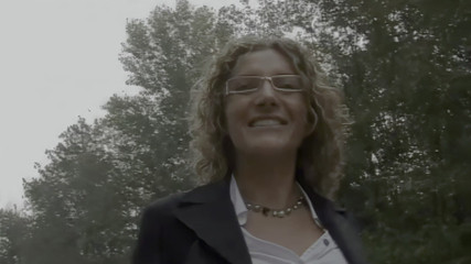 Inthe MILF room: Alessia Donati melemparkan di taman dengan kencing terakhir