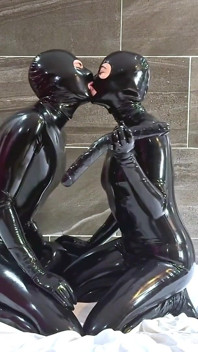 Distracție cu vibrator dublu, partea 1 - Alex În latex