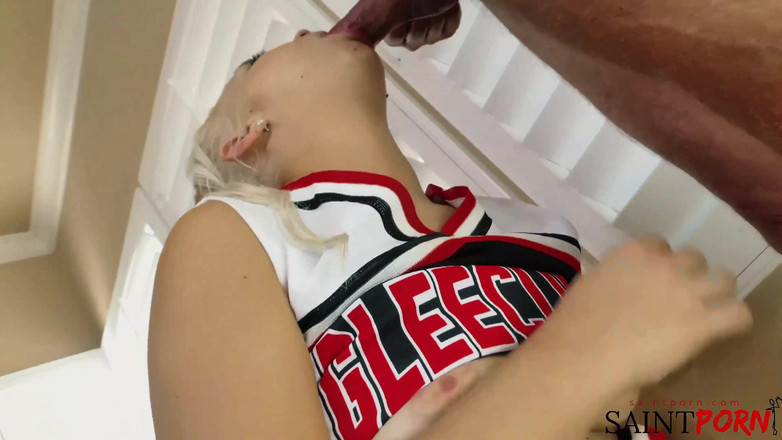 SaintPorn: 흑인 대물 자지에게 따먹히는 핫한 금발 밀프