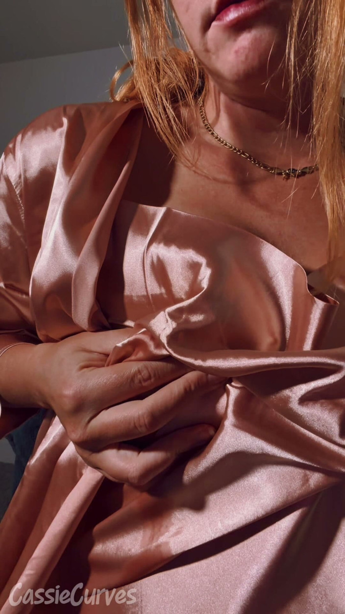 Cassie Curves: Jedwabisty i dojony
