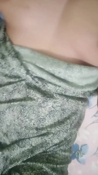 Desi Beauty dalam gaun elegan - mengusik perlahan & bermain solo sengit - tiada muka - 4K Ultra HD