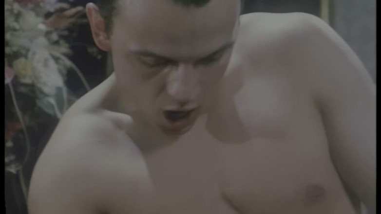 pornitaliangraffiti: Hraběnka Sarah Young dostane semeno na prsa