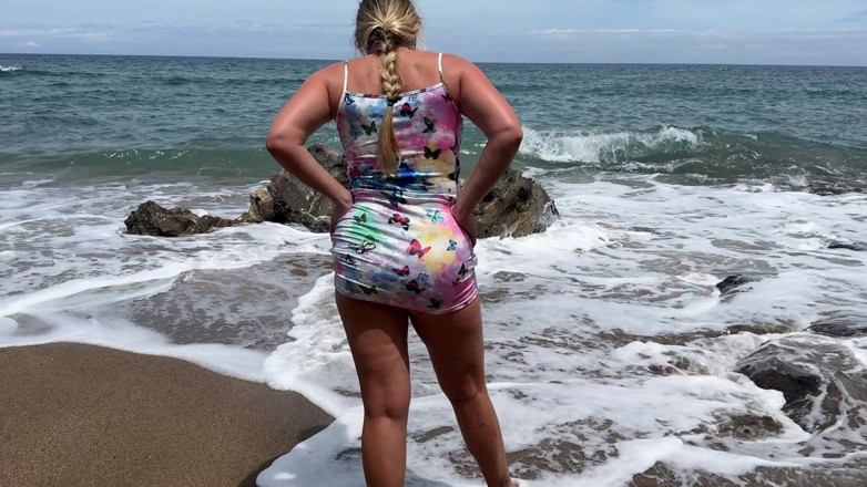 Emma Voyeur: Xixi Em Público Desesperado Na Praia