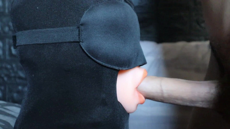 SEXY_GUYBEST: J’ai baisé une petite amie silencieuse par la bouche