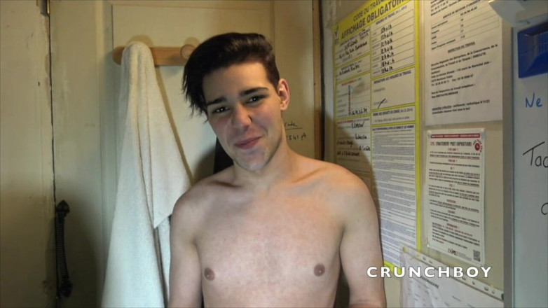 Kinky Bareback Boys: Brandon se fait baiser sans capote par le pervers Guillaume...