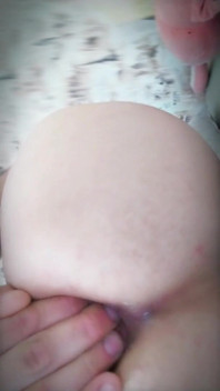 Dolce selfie sborrata nel buco anale della sissy rosa