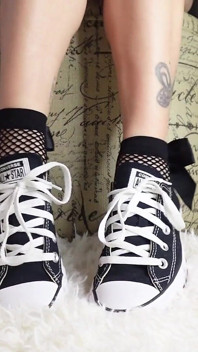 Converse & Fishnets