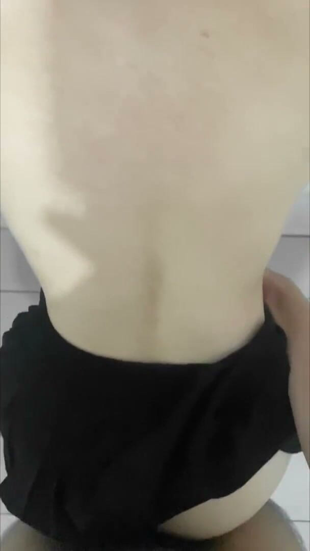 Hashini Hirunika: 여친 따먹기