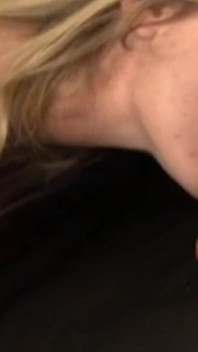 Blondine aufgeregt mit gloryhole-geständnis angemacht