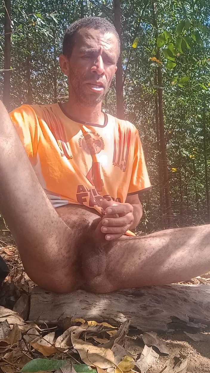 osmar1221: Viens me frapper au fond de mon cul