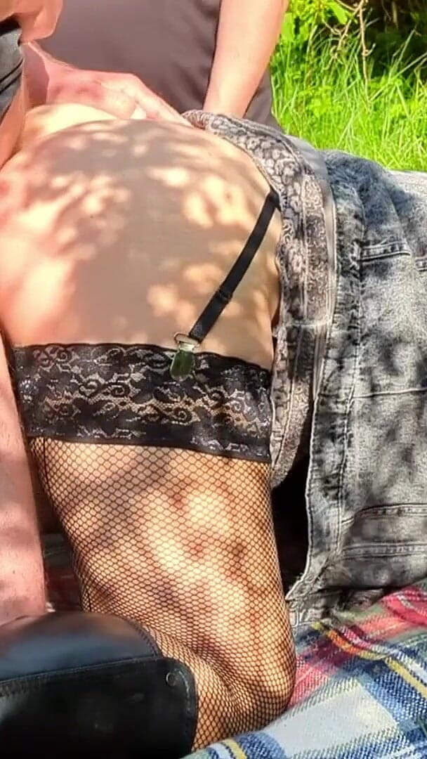 Cumdrinking Wife: Fuck and Go Gangbang at the Cruising Area While Hubby...