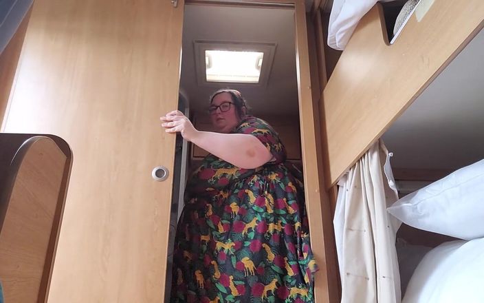 SSBBWLadyBrads: SSBBW vs portes de caravane minuscules