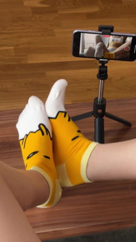 Nevlastní sestra používá nevlastního bratra pro 18 + footjob video + creampie