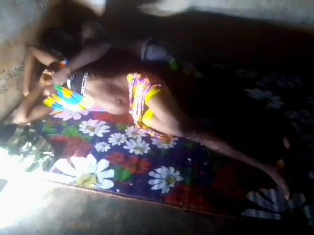 Pornsexlive: 人猿必须检查我是否还是处女，我的继父采取行动