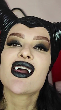 Lip Smelling Succubus membuatkan awak pancut dan mengambil jiwa awak