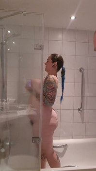 Duș cu săpun - Elizabethhunny și Chriscoxxx