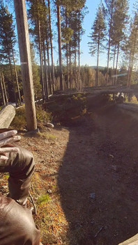 Forrest'ta sigara içiyor