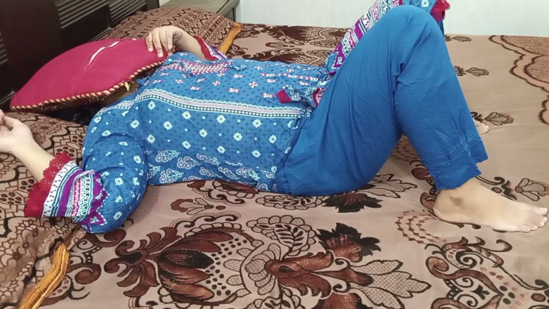 QueenbeautyQB: Desi indisk fru vet exakt hur man lockar sin man