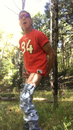 Adam Kaye: 숲에서 자지와 엉덩이를 보여주는 핫한 모델 Adam Kaye