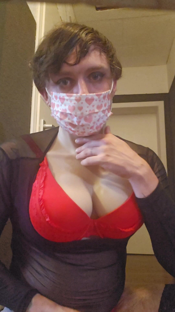 Sissy Millie Lucy: Sissy masturbiert, während es heiß ist teil 1