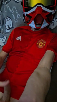 Gran polla se corre en camiseta