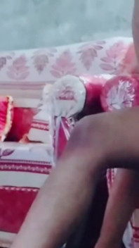 Istri sange India pergi ke rumah teman suaminya untuk ngentot