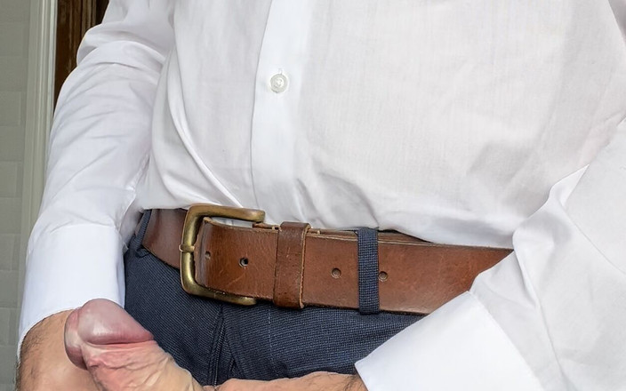 Buttoned Up Stroker: Áo sơ mi trắng nũng nịu và bắn tinh