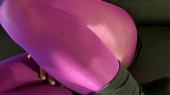 Nylon Xtreme: 灰色尼龙面具和粉色连裤袜腿