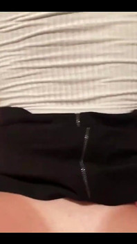 İş yerinden arkadaşım beni sikmeye başladığında kocamla telefonda konuşuyordum... Çok azgın bir deneyimdi! Stavo Pa