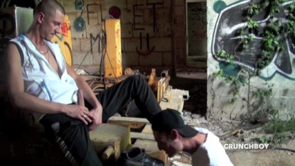 Sneaker gay: Підкорення кросівок для французького твінка арабським топ-домінантом